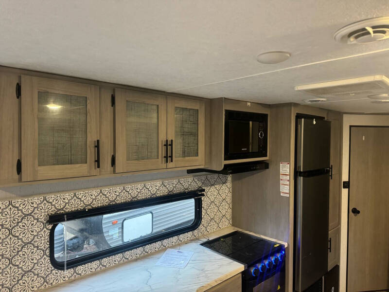 2022 Coleman LANTERN 263BH