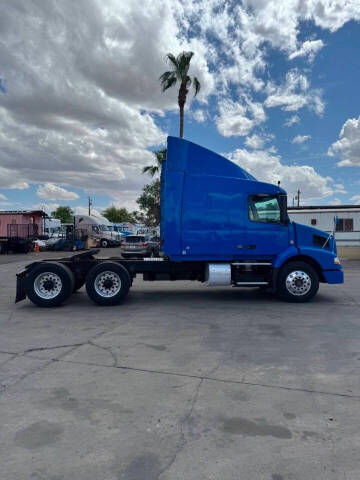 2012 Volvo VNL Tandem
