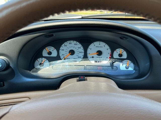 1996 Ford Mustang SVT Cobra 38