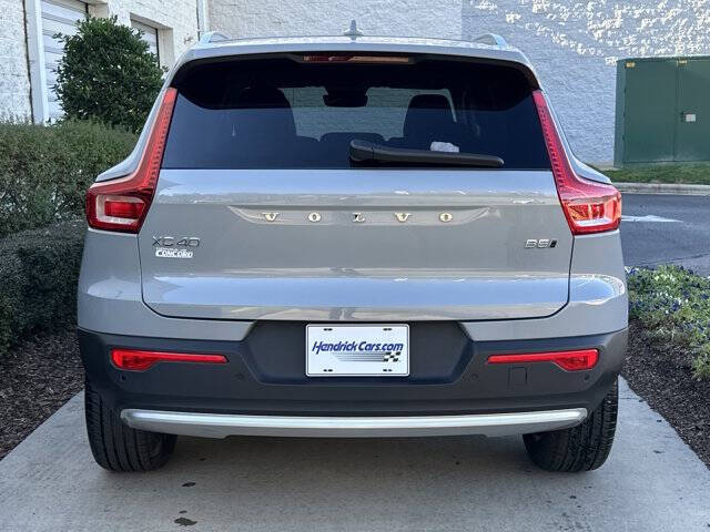 2025 Volvo XC40 B5 Core Bright Theme