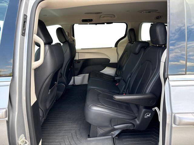 2017 Chrysler Pacifica Touring-L