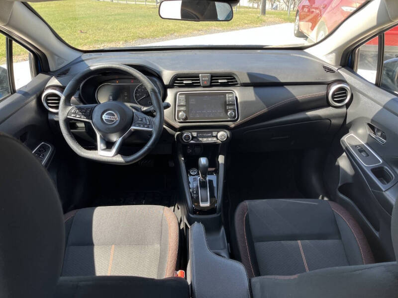 2022 Nissan Versa SR