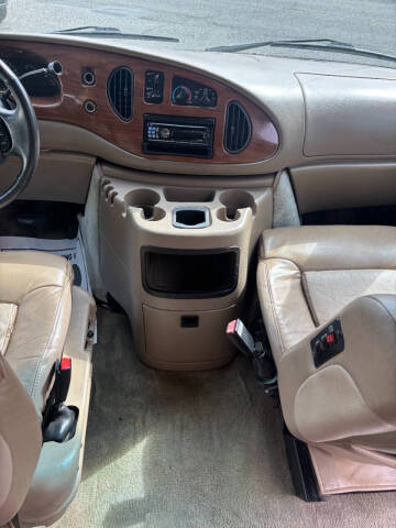 2003 Ford E-Series E-250 SD