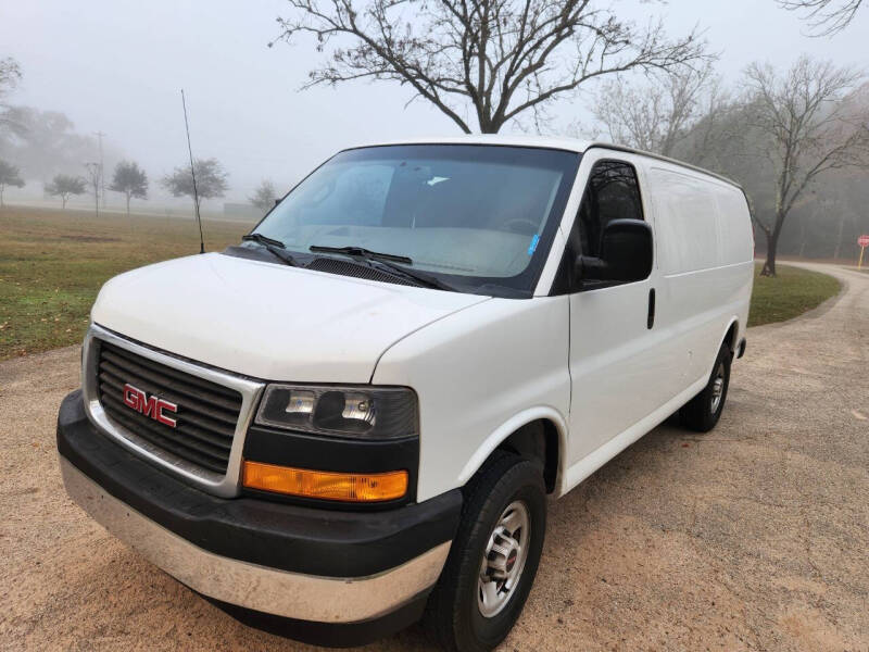 GMC Savana Cargo's photo