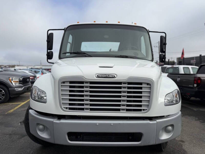 2022 Freightliner M2 106