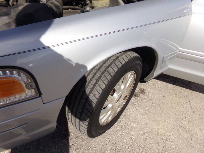 2003 Ford Crown Victoria LX