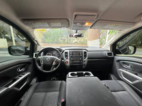 2017 Nissan Titan SV