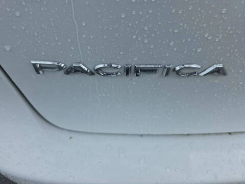2017 Chrysler Pacifica Touring-L Plus