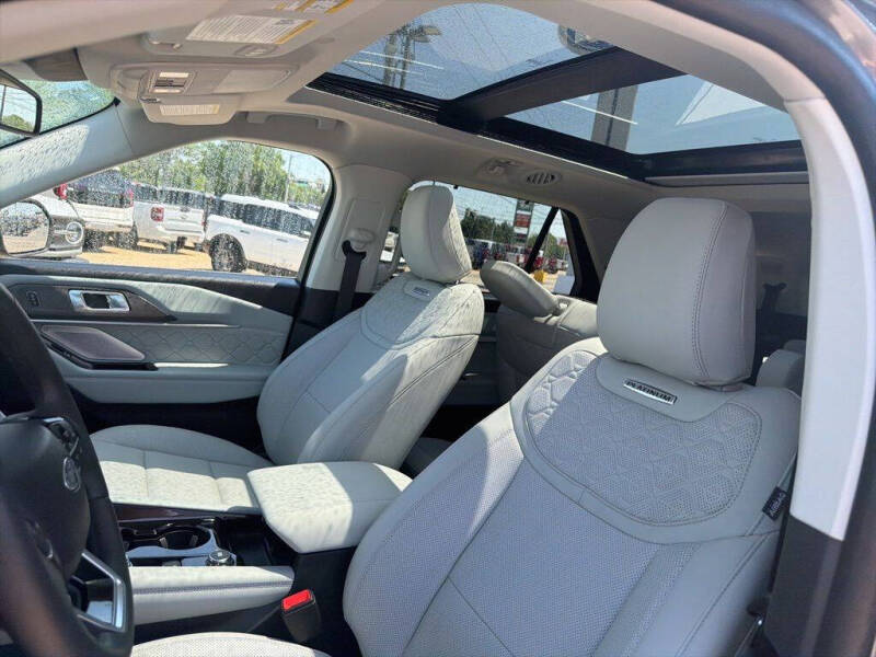 2025 Ford Explorer Platinum