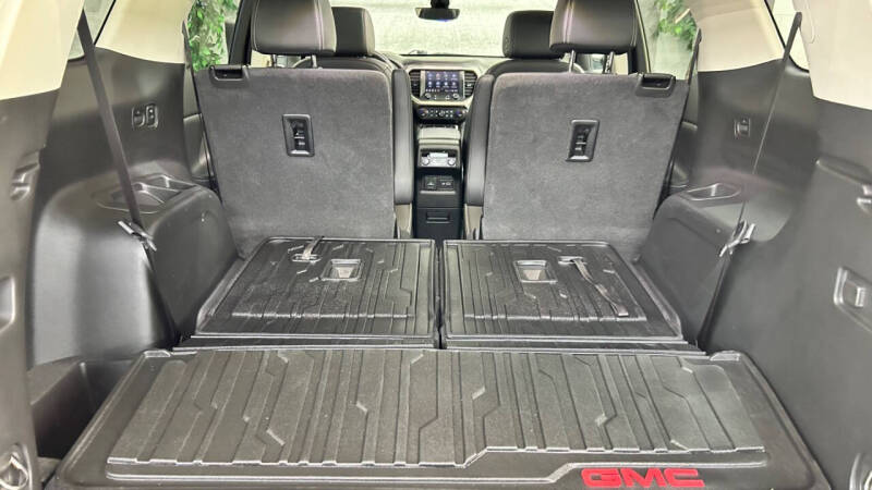 2022 GMC Acadia Denali