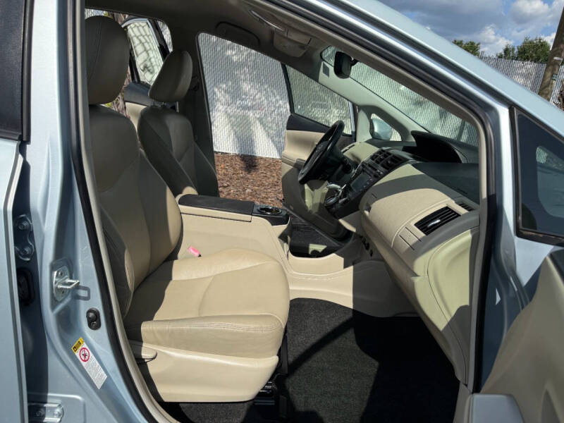 2013 Toyota Prius v Five