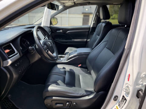 2017 Toyota Highlander SE