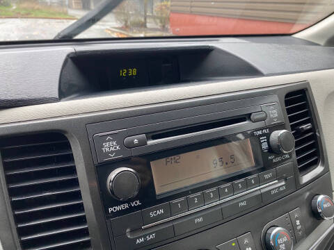 2012 Toyota Sienna Base 7-Passenger