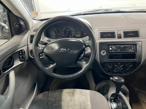 2005 Ford Focus ZX4 SE