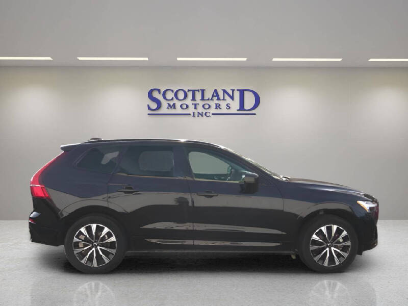 2025 Volvo XC60 B5 Core Dark Theme