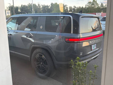 2023 Rivian R1S