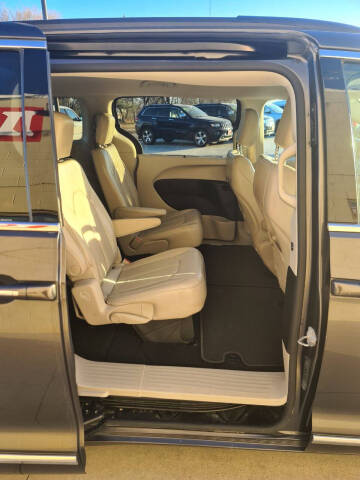 2017 Chrysler Pacifica Touring-L