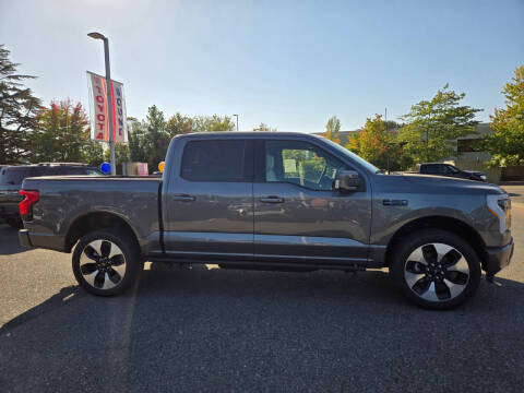 2025 Ford F-150 Lightning Platinum