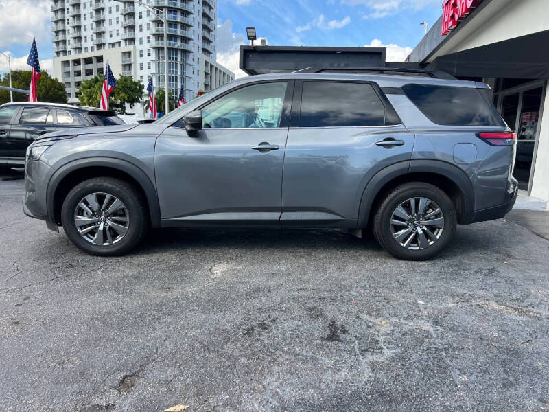 2024 Nissan Pathfinder SV