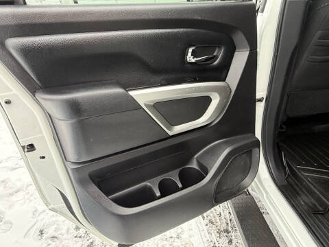 2017 Nissan Titan SV