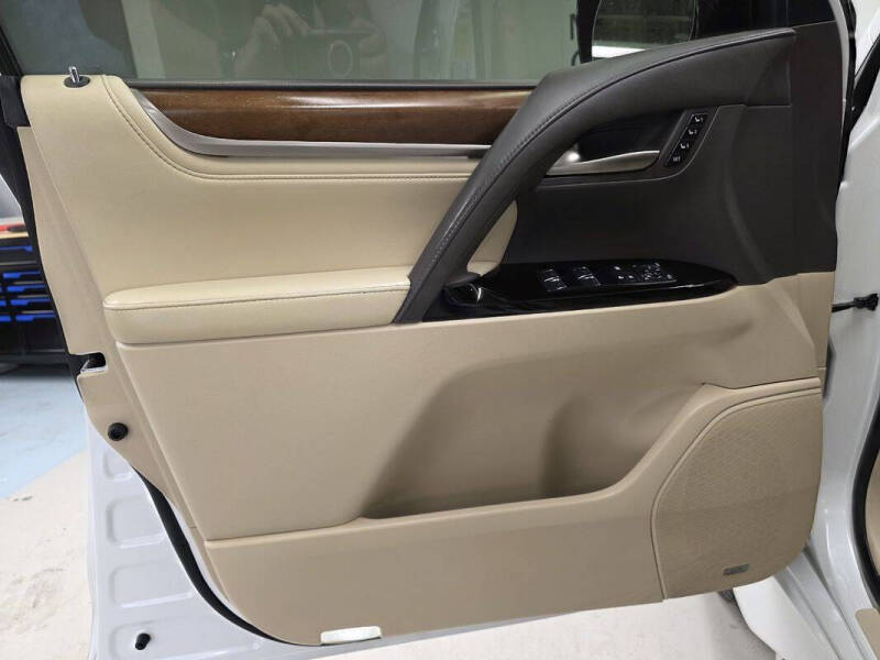 2017 Lexus LX 570