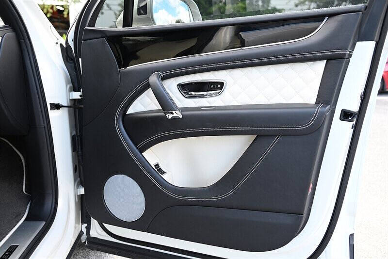 2019 Bentley Bentayga 4