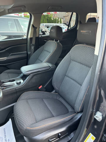 2017 GMC Acadia SLE-2