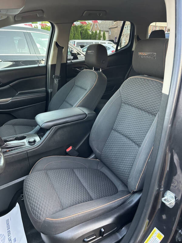 2017 GMC Acadia SLE-2