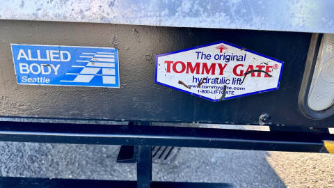 2014 Isuzu NPR-HD with Lift Gate