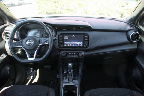 2023 Nissan Kicks SR