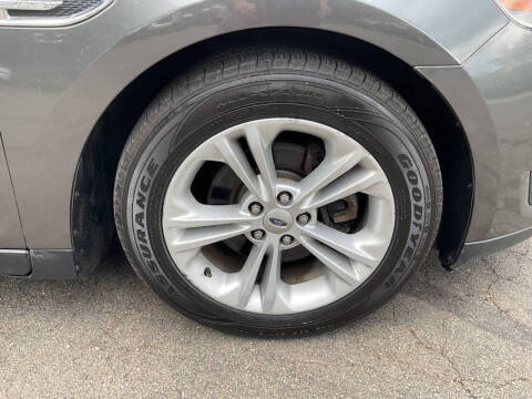 2015 Ford Taurus SEL