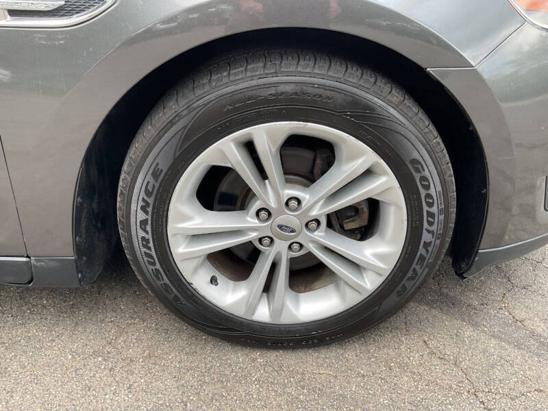 2015 Ford Taurus SEL