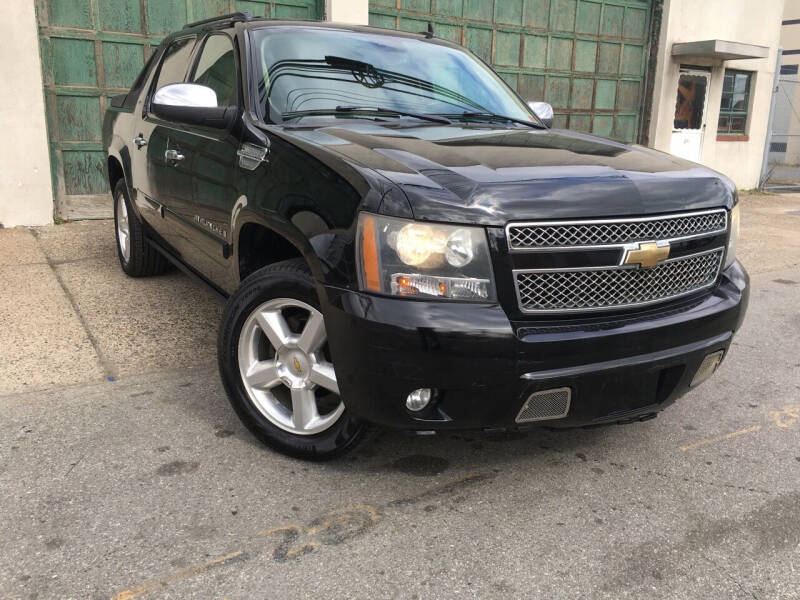 2008 Chevrolet Avalanche for sale at Illinois Auto Sales in Paterson NJ