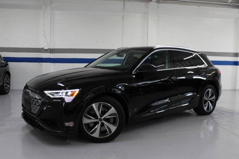 2024 Audi Q8 e-tron Premium's photo