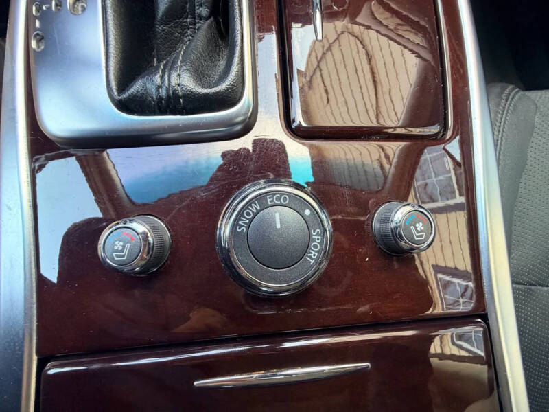 2015 Infiniti Q70 3.7