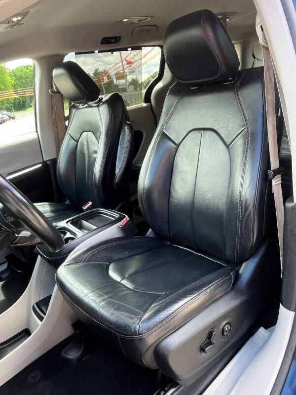 2017 Chrysler Pacifica Touring-L