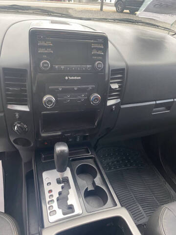 2013 Nissan Titan SV