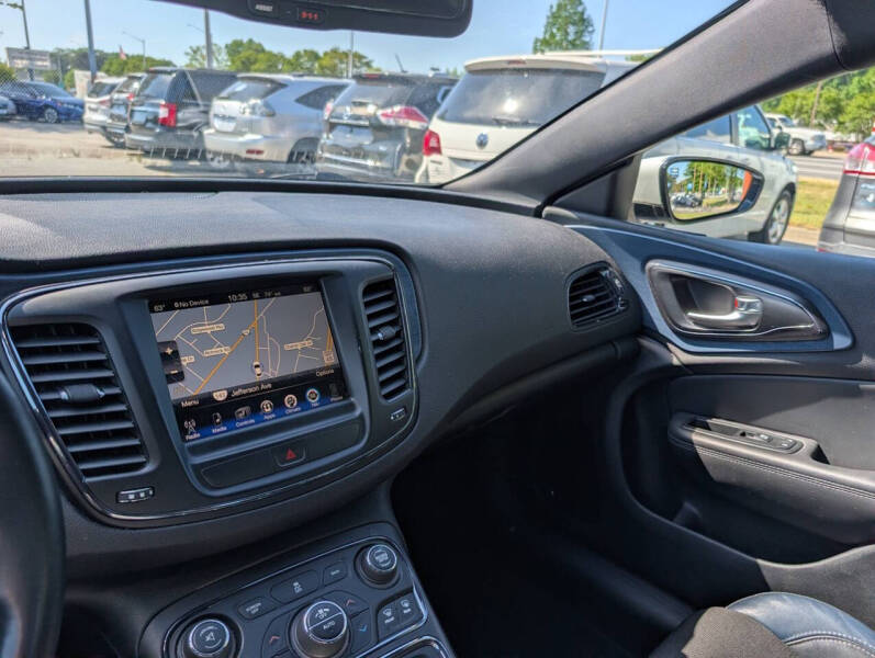 2015 Chrysler 200 S