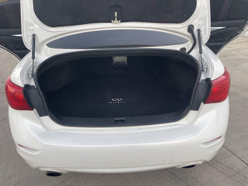 2015 Infiniti Q50 Premium