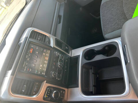 2017 RAM 1500 SLT