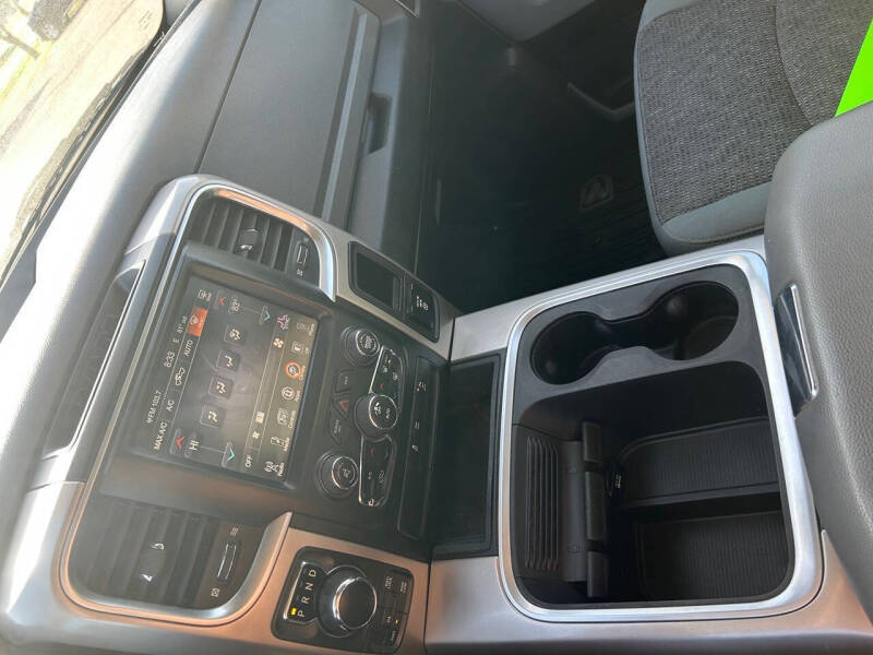 2017 RAM 1500 SLT