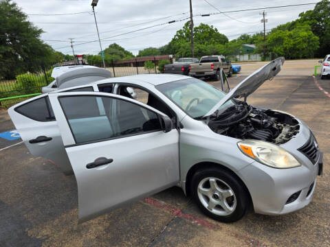 2014 Nissan Versa 1.6 S Plus