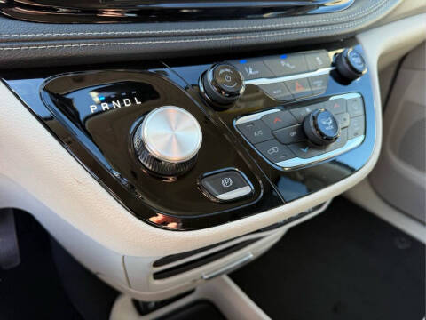 2023 Chrysler Pacifica Plug-In Hybrid Touring L