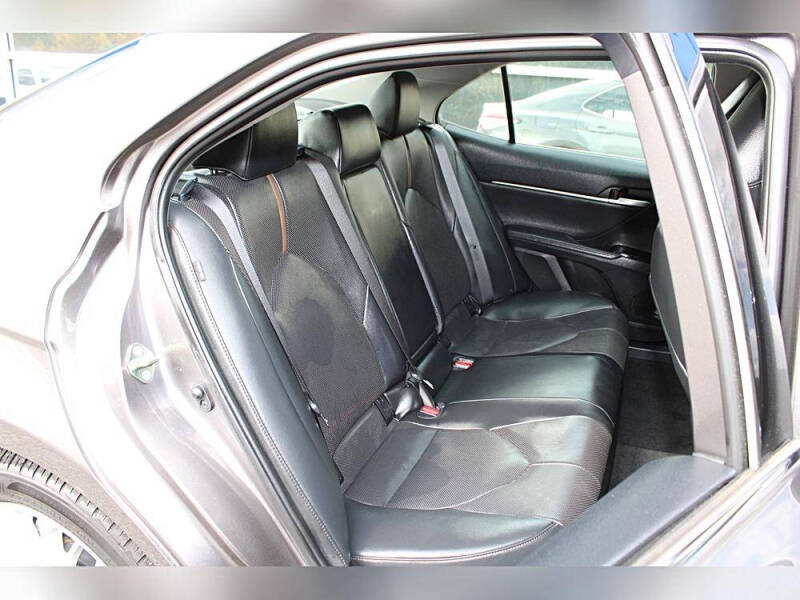 2020 Toyota Camry Hybrid XLE