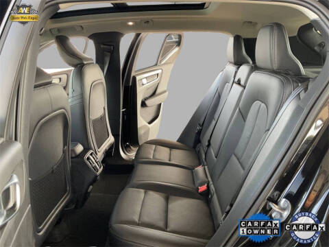 2025 Volvo XC40 B5 Plus Bright Theme