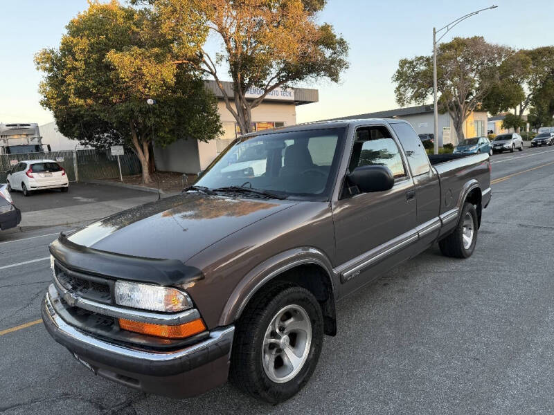 2000 Chevrolet S-10 LS
