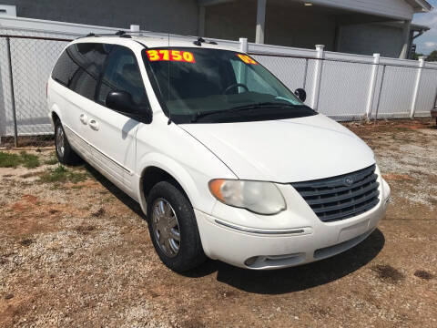 2005 Chrysler Town and Country for sale at B AND S AUTO SALES in Meridianville AL