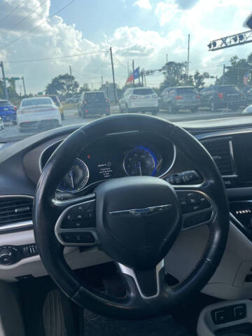 2017 Chrysler Pacifica Touring-L Plus