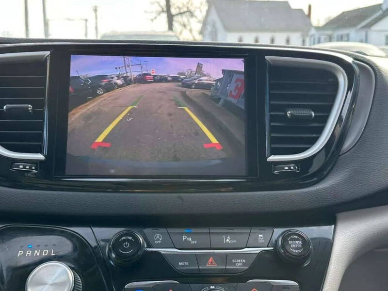 2022 Chrysler Pacifica Touring L