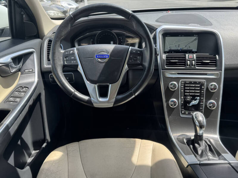 2016 Volvo XC60 T6 Drive-E Platinum